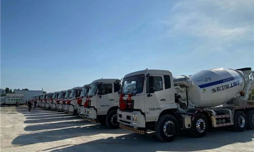 12立方LNG東風(fēng)天龍攪拌車(chē) 