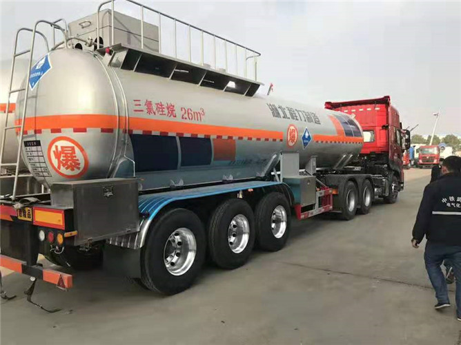 三軸三氯硅烷半掛車.jpg