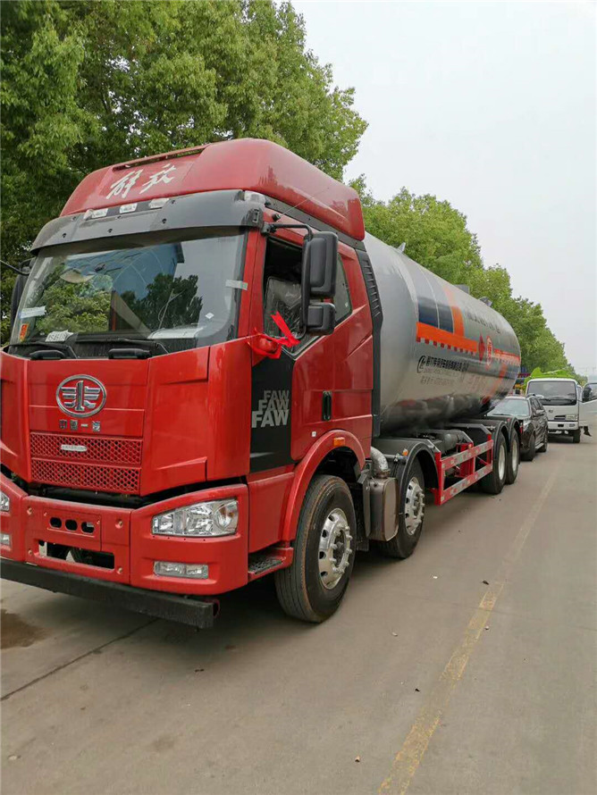 液化氣運(yùn)輸車(chē).jpg